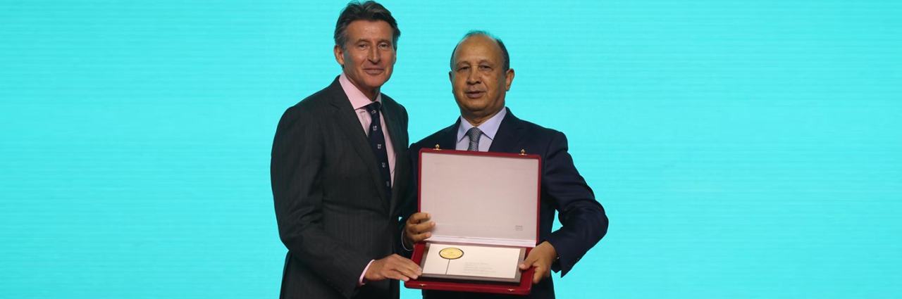 Plaque de Mérite au Président de la FRMA